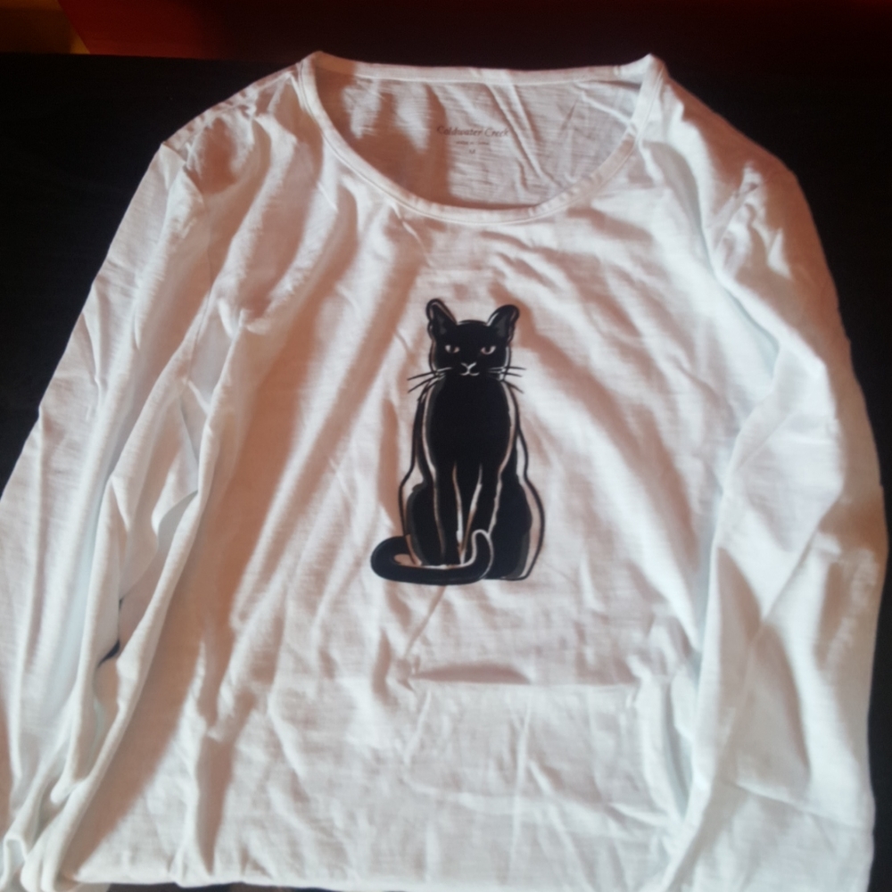 Long sleeve t-shirt with black cat